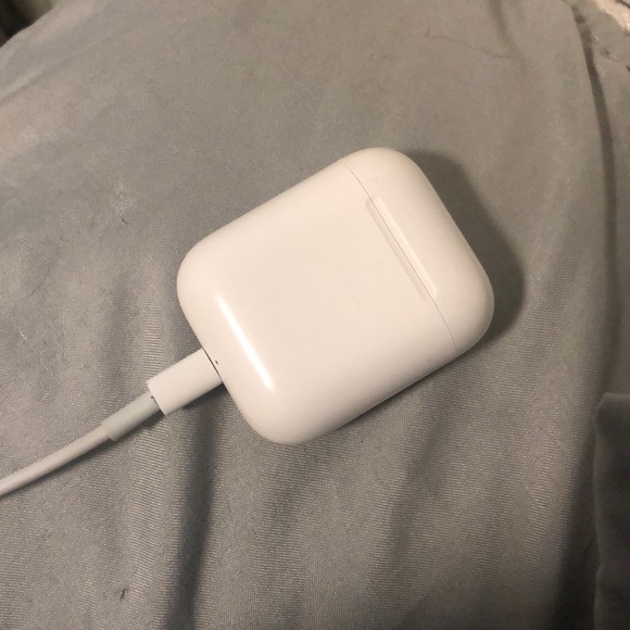 Gen 1 AirPods: LEFT AirPod and Case